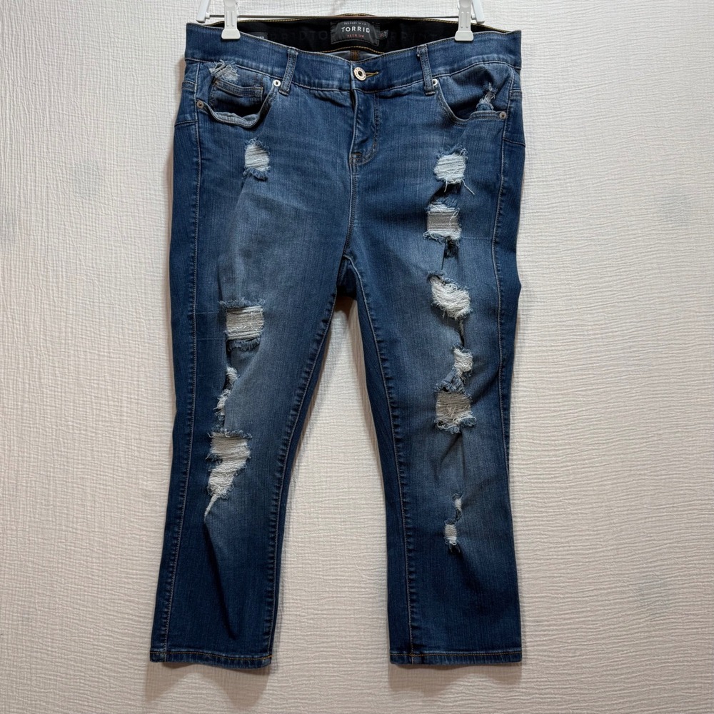Torrid Bombshell Skinny Jeans Womens 16 Blue Distressed Ripped Cropped Denim - Picture 1 of 10